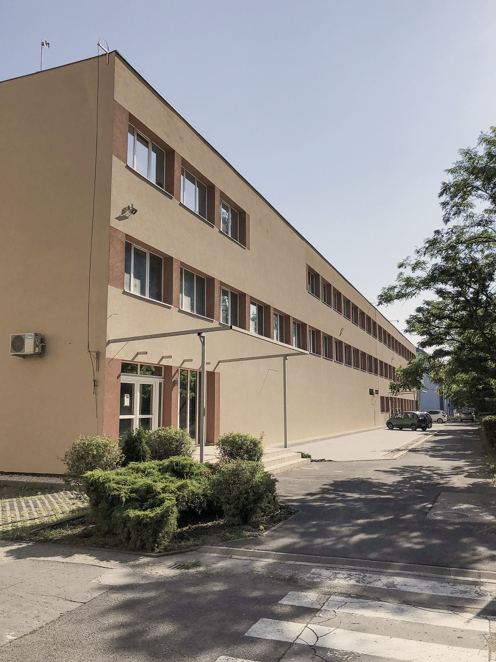 Az Expert Irodaház külső homlokzata